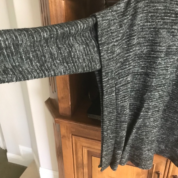 BOBEAU sweater top size MP -- fit is a wide loose casual fit- NEVER WORN - Picture 2 of 6